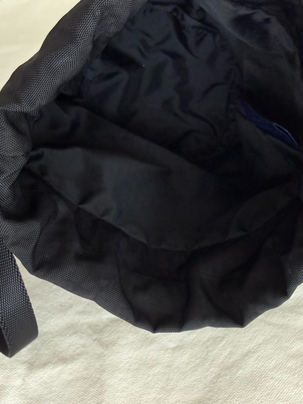 BAGGU Mini Nylon Bucket Bag LIKE NEW - Picture 7 of 9